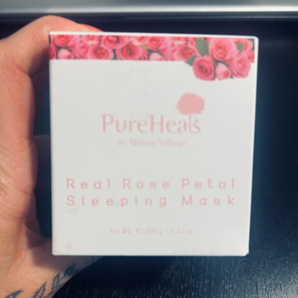 Pure Heals real rose pedal sleeping mask - Picture 2 of 4